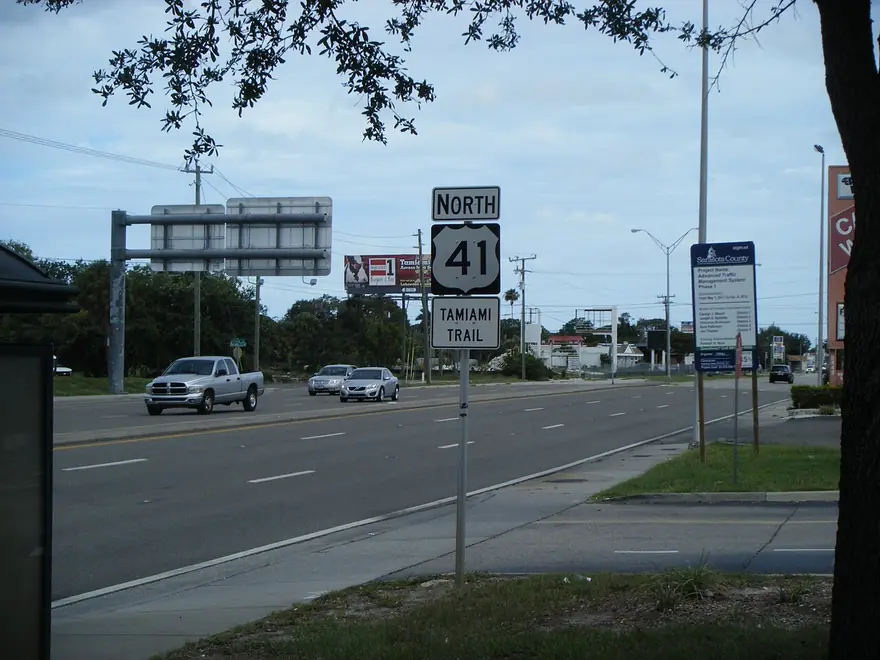 US 41 highway shield with a Tamiami Trail nameplate in Gulf Gate, Sarasota
